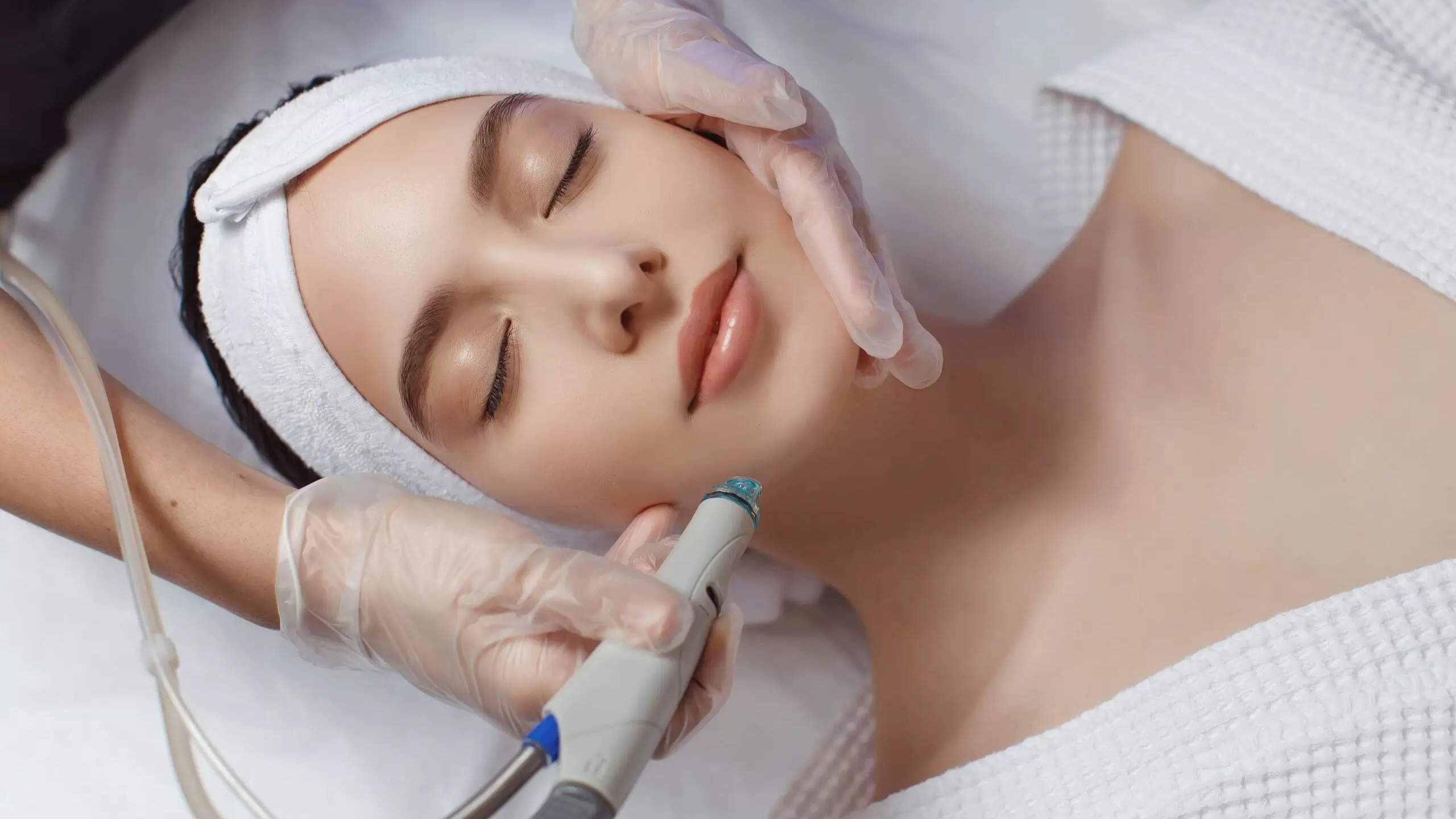 Cilt Tipine Göre Hydrafacial: Hangi Formül Sizin İçin En Etkili?